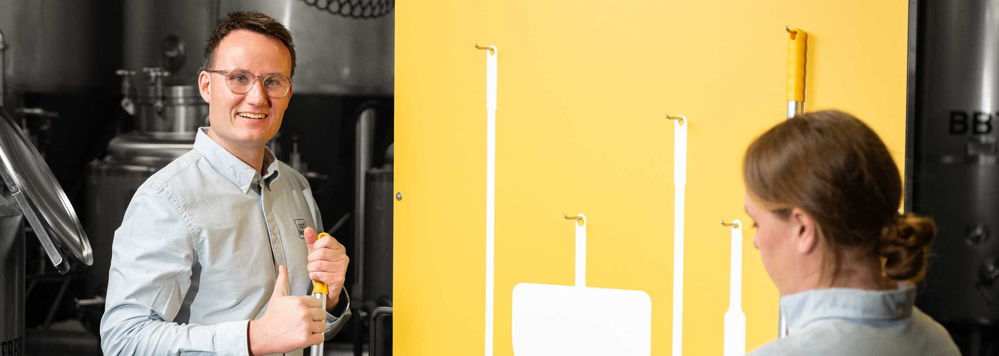 Gelbes Shadowboard mit Dominik Siegel und Isabell Kleinschmidt