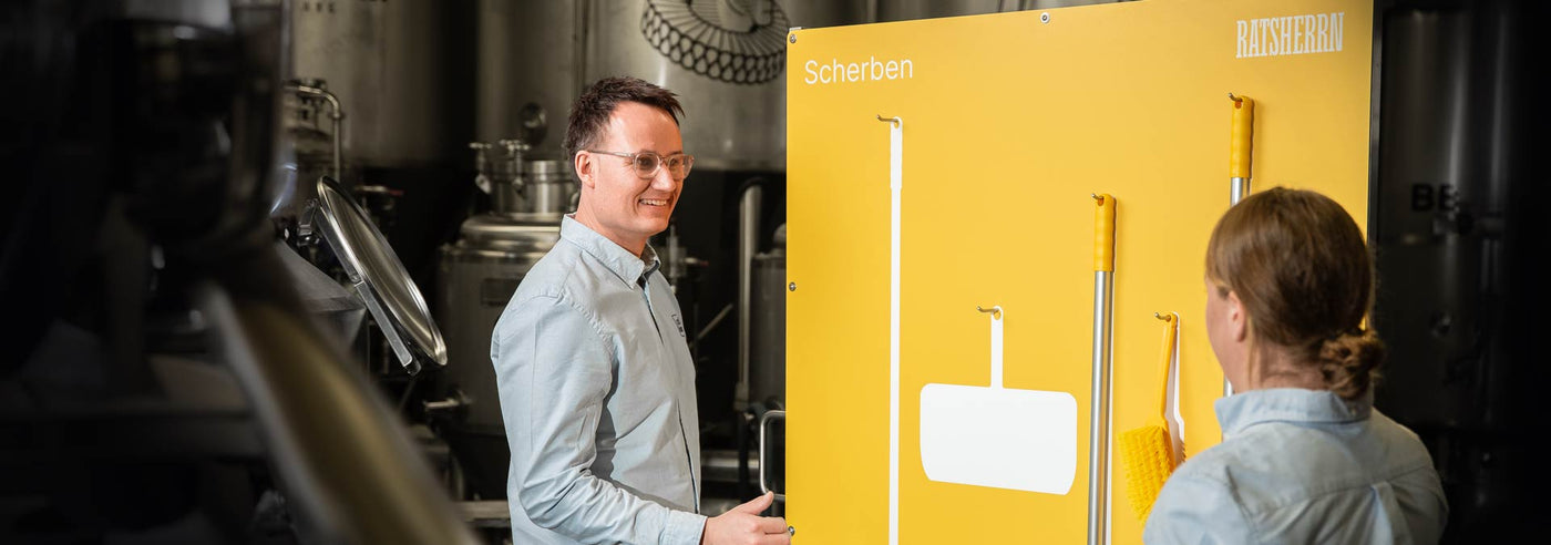 Gelbes Shadowboard mit Gründern