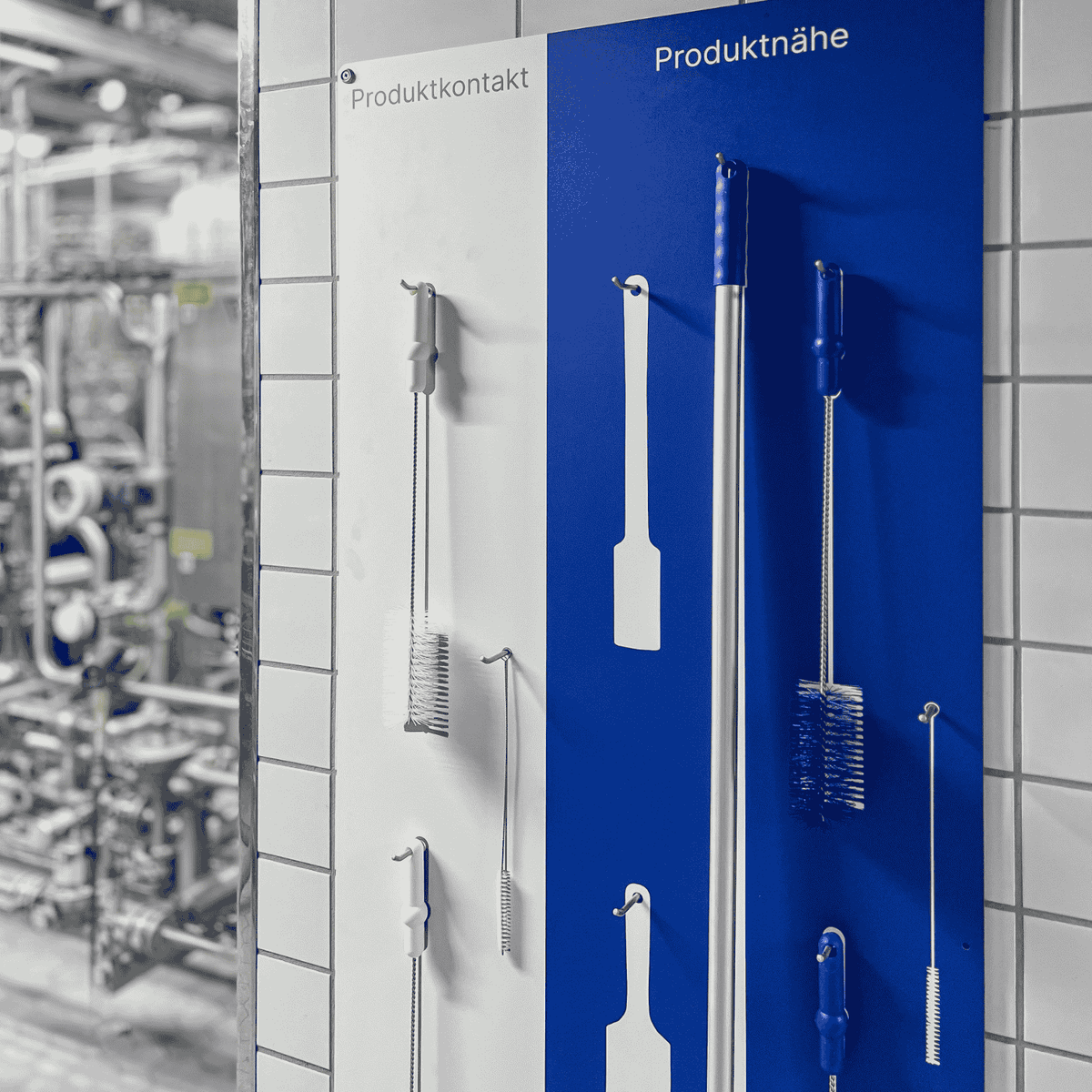 Shadowboard HACCP nach der 5S Methode mit Reinigungsgeräten