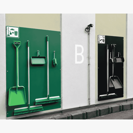 Schattenwand nach der 5S Methode entwickelt, Besen an der Reinigungswand, griffbereit für jeden Mitarbeiter in der Produktion oder im Lager.