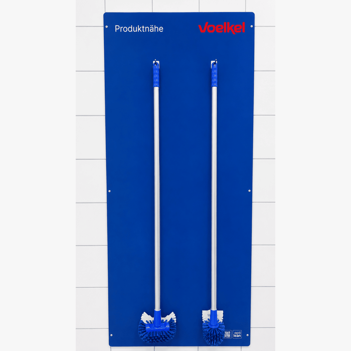 Schattenwand in der Produktion mit blauen Reinigungsgeräten von haug buersten mit HACCP Zulassung