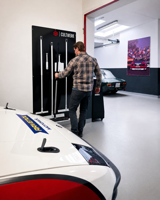 Nie wieder suchen vom Besen in der KFZ Bude, endlich Ordnung und Sauberkeit mit der Schattenwand von opti lean aus Ahrensburg