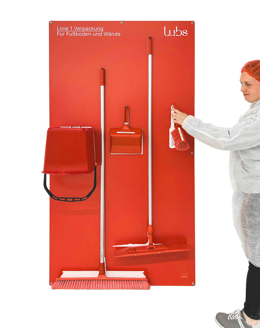 Cleaning Station mit Schattenwand nach 5S – Besen und Handfeger sofort sichtbar und griffbereit