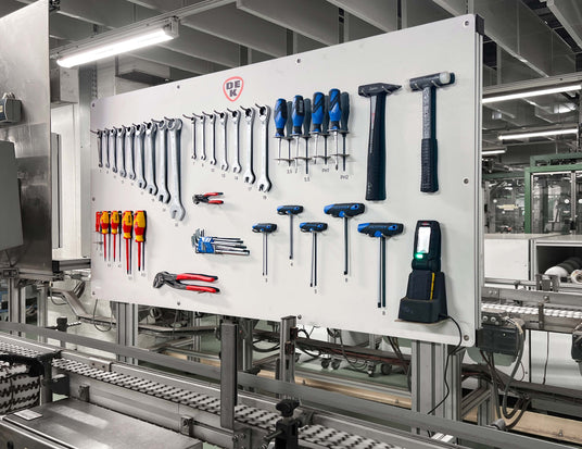Werkzeugwand mit Schatten von opti lean in der Lebensmittelindustrie